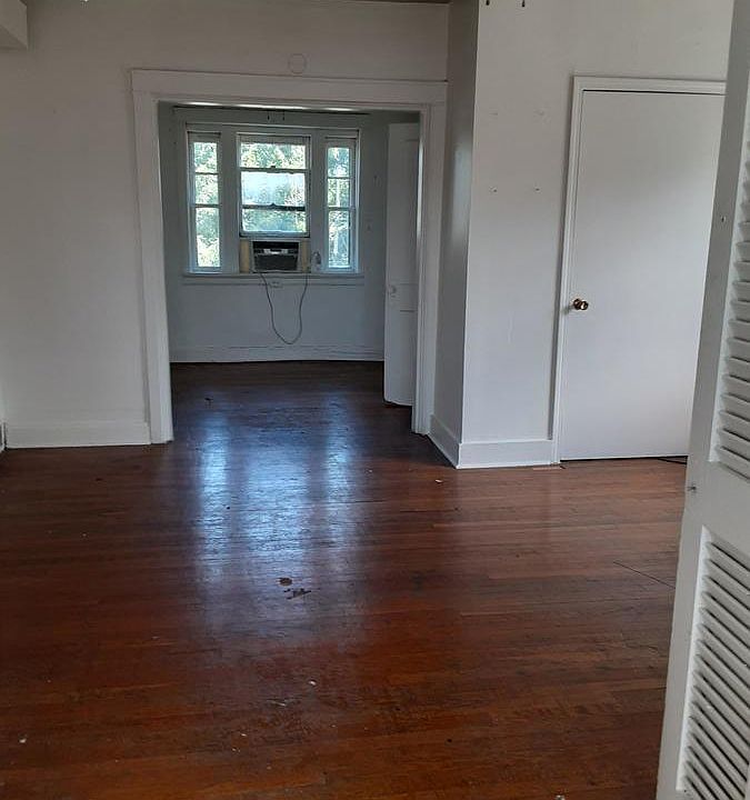 2nd image of 1206 E 37th St #4