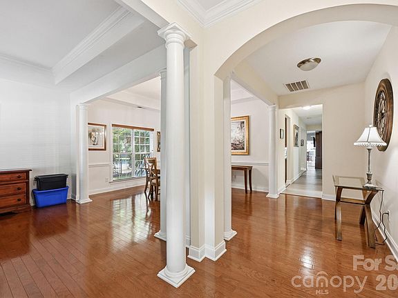4th image of 4405 Squirrel Trail Ln