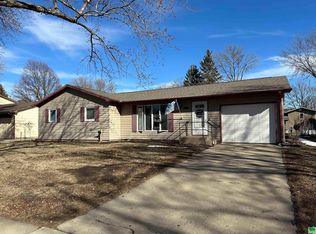 420 S Norbeck St, Vermillion, SD 57069