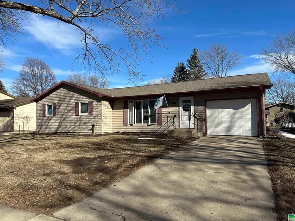 420 S Norbeck St, Vermillion, SD 57069