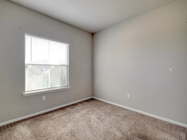 108 Kleberg Ct — Photo 16