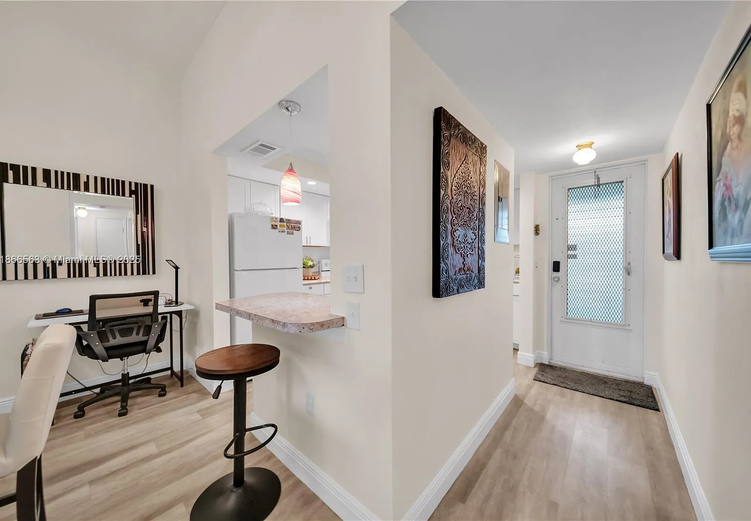 2 bed, 2.0 bath, 1117 sqft, $1,800 — Photo 3