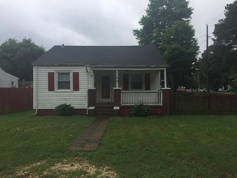 Front view - Porch area to side fenced in yard.