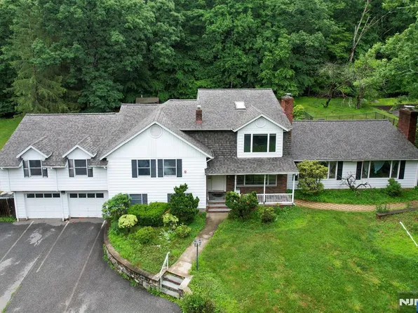 105 Ricker Dr, Ringwood, NJ 07456