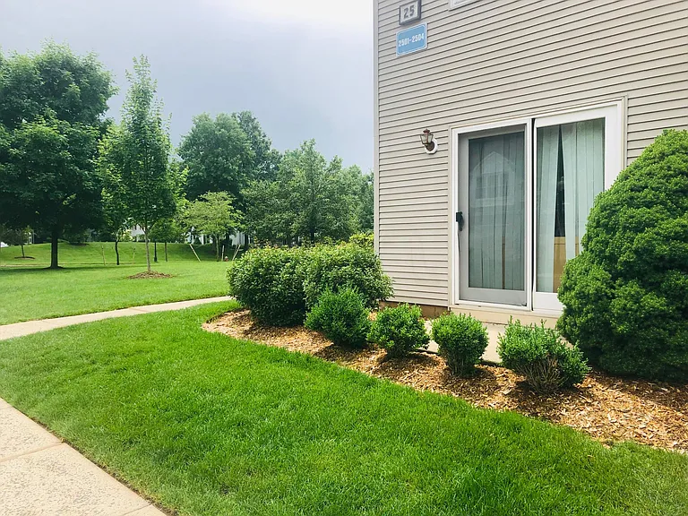 2501 Vroom Dr — Photo 3