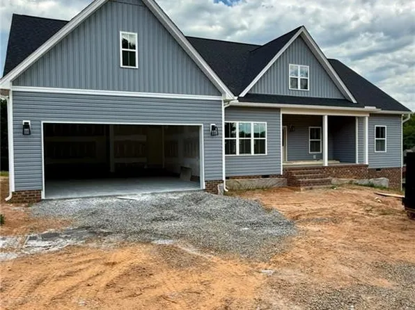 121 Winchester Dr, Ararat, NC 27007