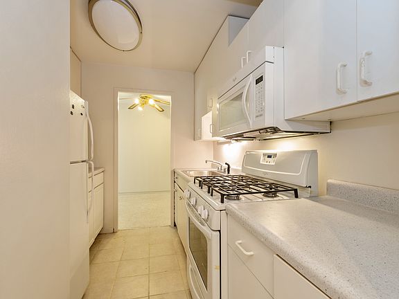 5th image of 3950 N Lake Shore Dr APT 209