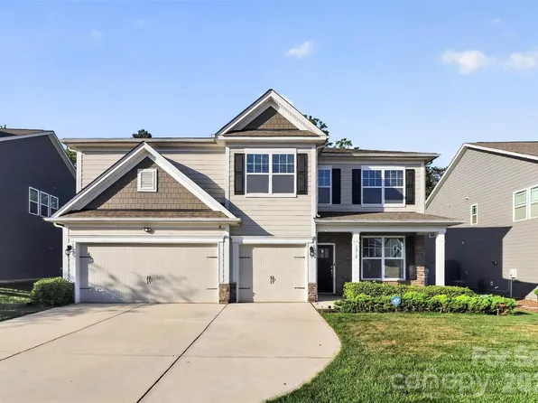 1212 Englewood Dr, Lake Wylie, SC 29710