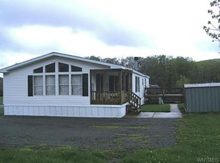 77 Valley Dr, Great Valley, NY 14741