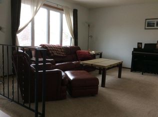 4666 Ridge Cliffe Dr, Eagan, MN 55122