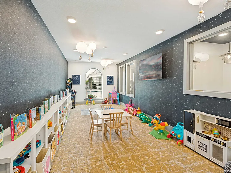 Palladium Crestway — Photo 40