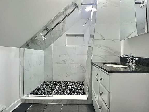 4th image of 41 Taff Ave #3