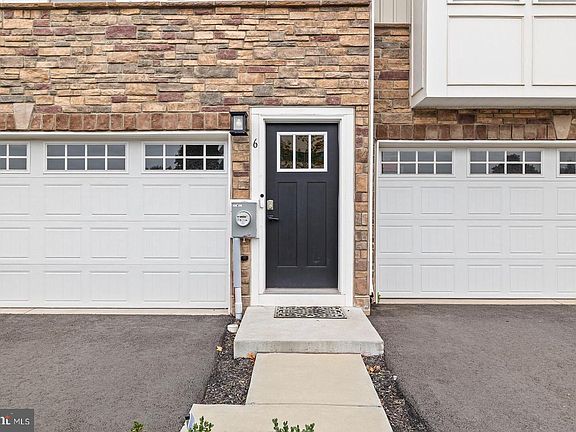 4th image of 6 Dolcie Ln