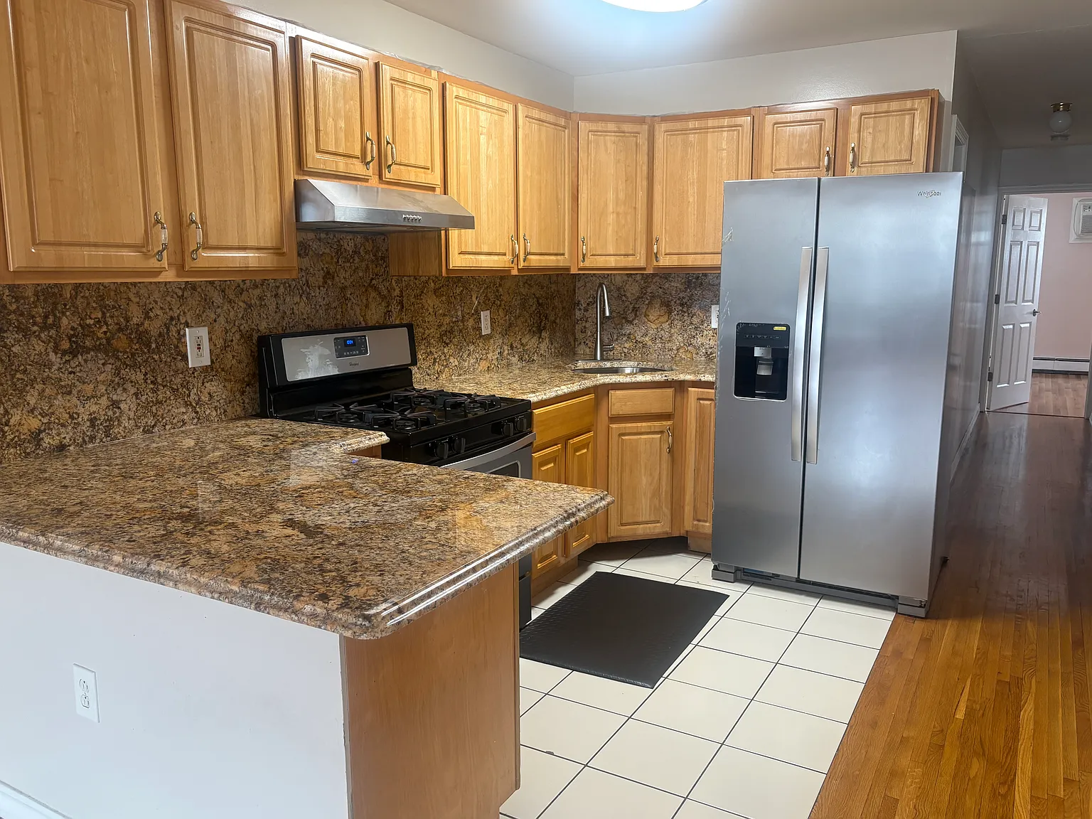 3 bed, 1300 sqft, $2,600 — Photo 3