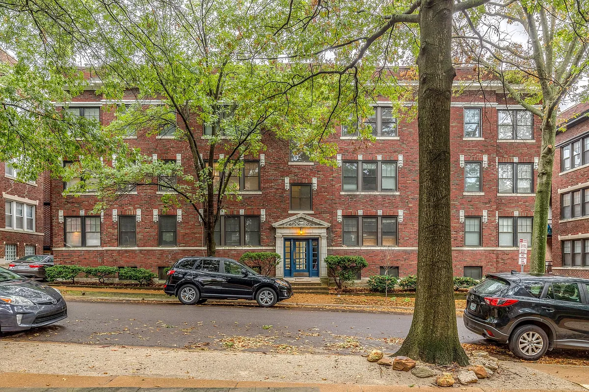 Building Photo - 6322 N Rosebury Ave #1W