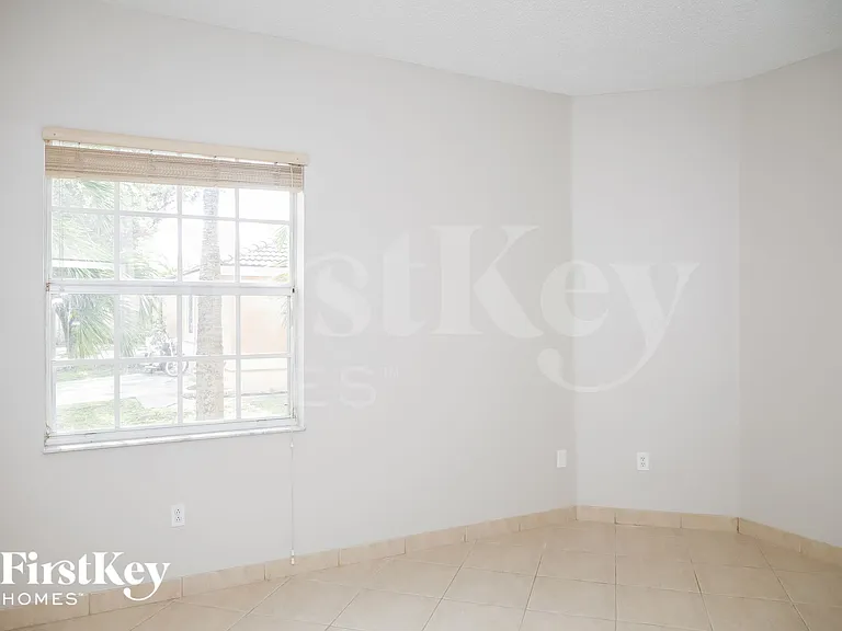 9064 SW 214th St — Photo 9