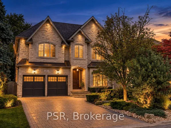 94 Munro Blvd, Toronto, ON M2P 1C4