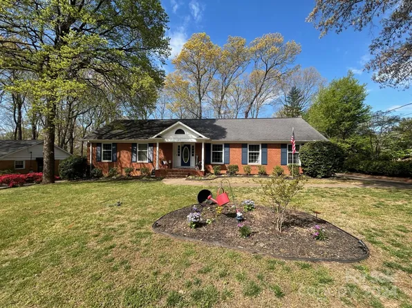 1215 Queensgate St, Gastonia, NC 28054