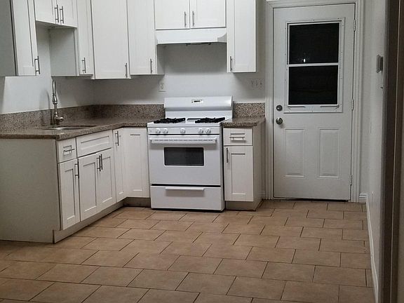 4th image of 1112 E Rialto Ave APT A