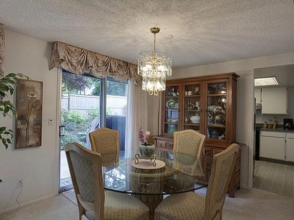Furnished (past) dining area
