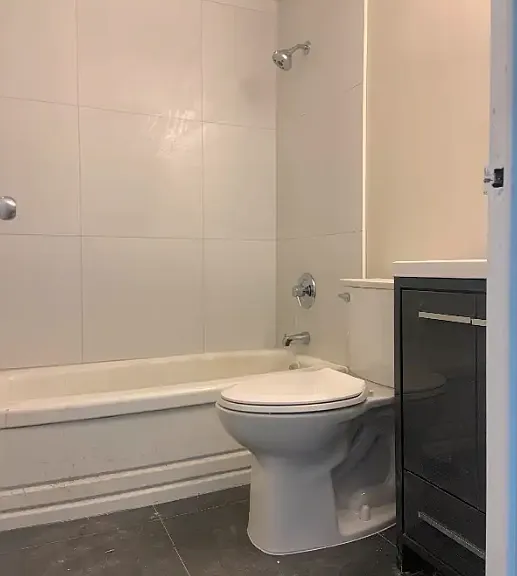 44 Victoria Ave S #1 — Photo 4