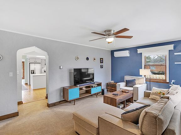 4th image of 1325 Parkway Rd