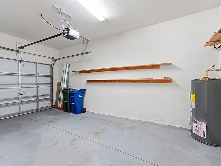 1346 Grantham Dr — Photo 32