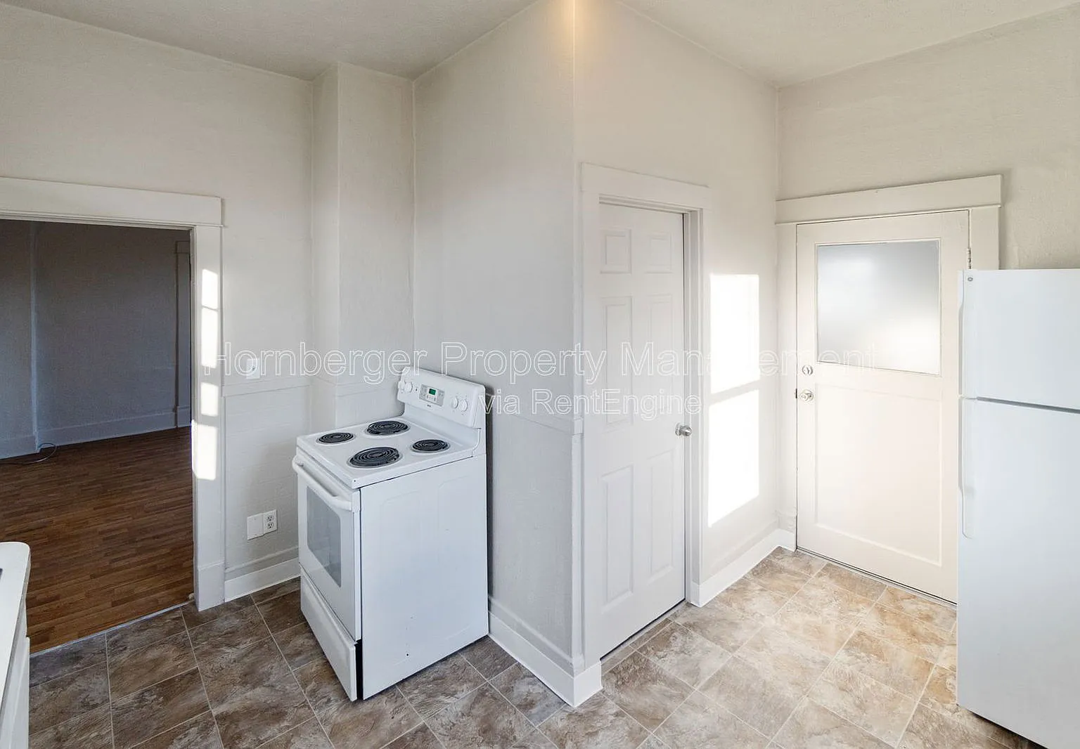 2 bed, 1.0 bath, 896 sqft, $1,075 — Photo 3