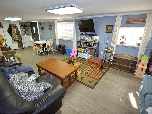 3rd image of 122 East Main Street