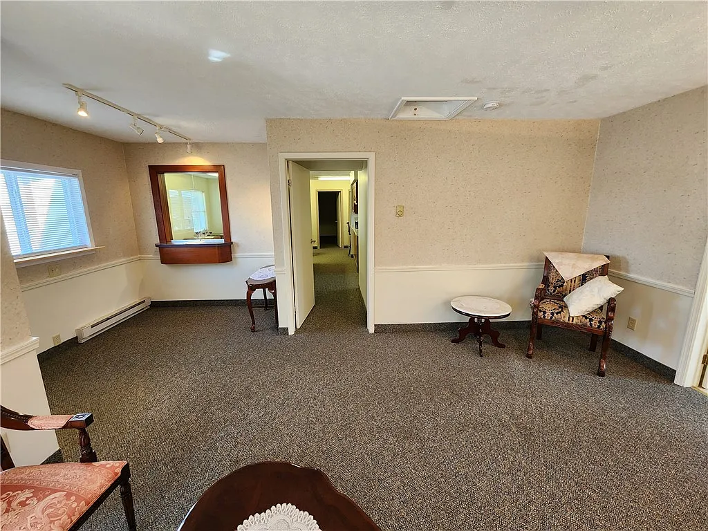 Studio, 1.5 bath, 1428 sqft, $1,000 — Photo 3