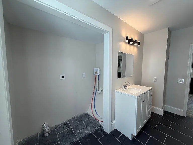 27 Warner St — Photo 16
