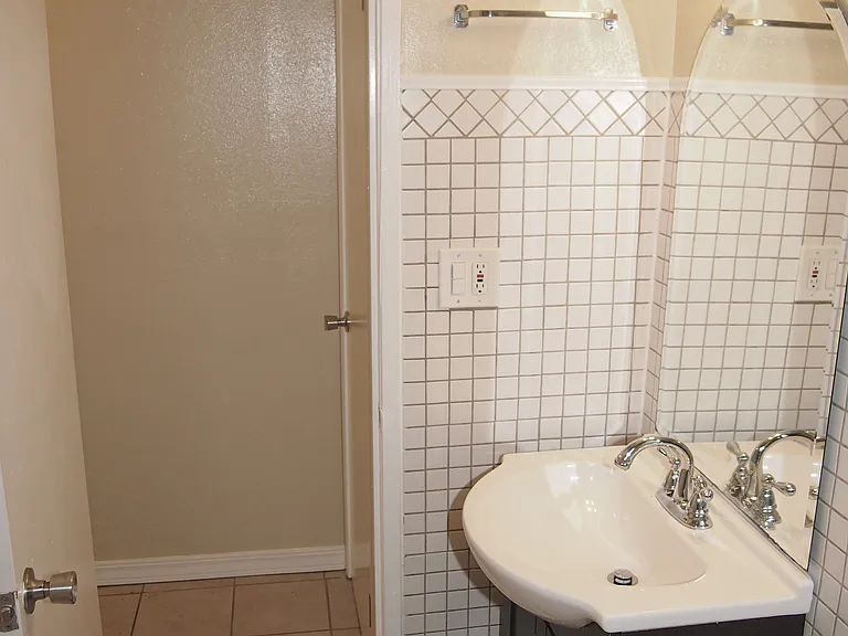 12037 Des Moines Memorial Dr S #5 — Photo 9