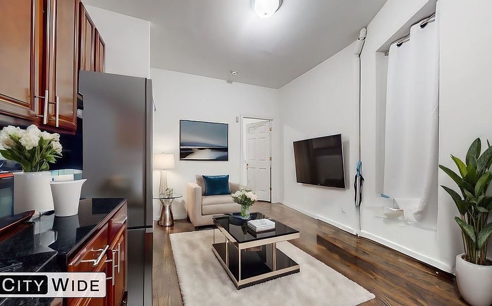 1st image of 170 Thompson St APT 4
