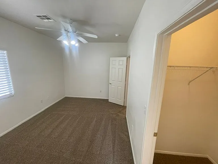 251 Queens Ct — Photo 21