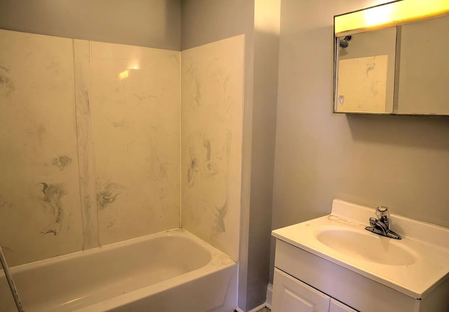 Studio, 1.0 bath, $999 — Photo 3