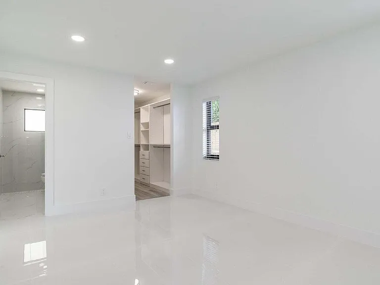 524 NW 53rd St — Photo 13