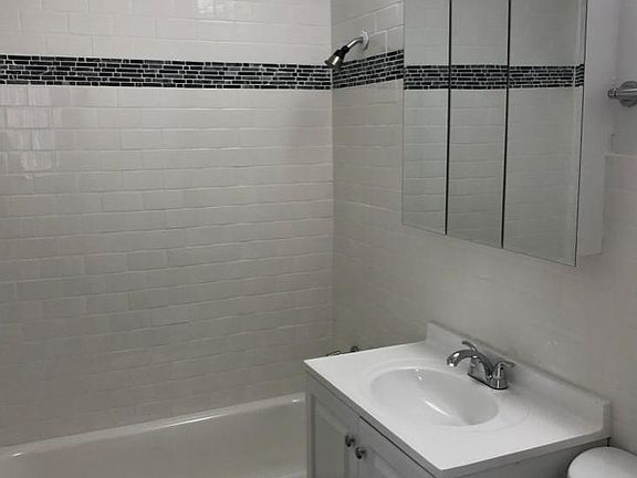 5th image of 5817 N Kenmore Ave APT 206