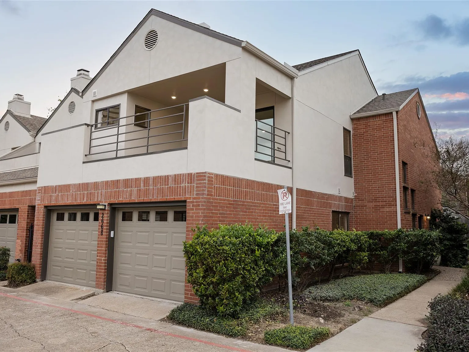 3 bed, 2.5 bath, 2087 sqft, $4,000 — Photo 4