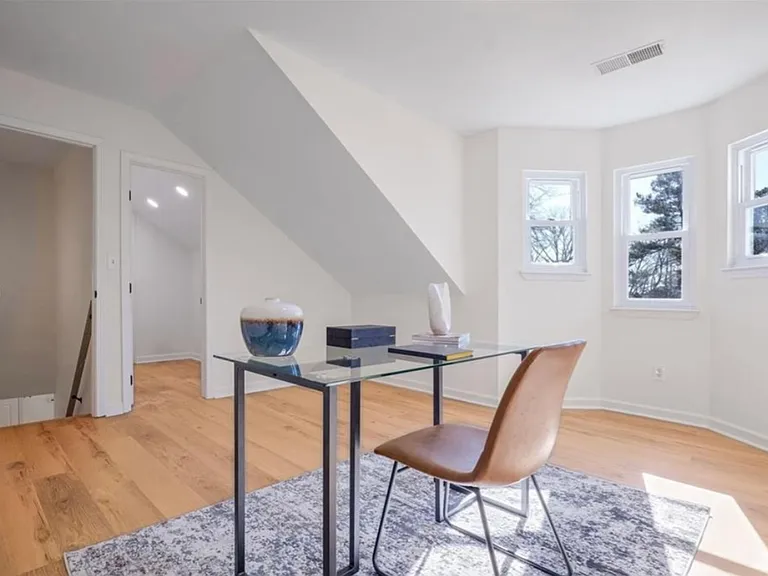 4485 Coventry Way NE — Photo 10
