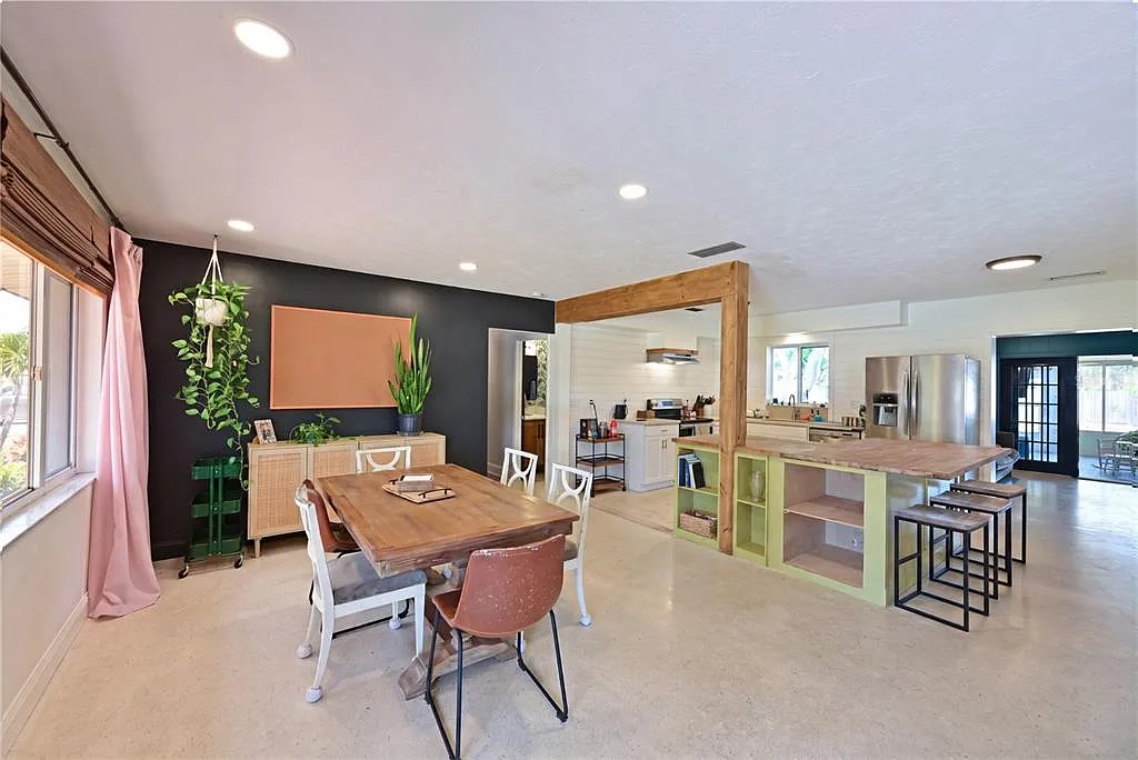 3 bed, 2.0 bath, 1391 sqft, $2,800 — Photo 3