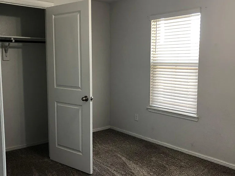 2225 Denmark Ln — Photo 2