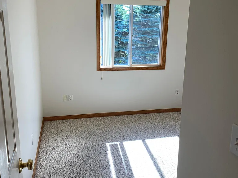 6214 Elliott Ct — Photo 14