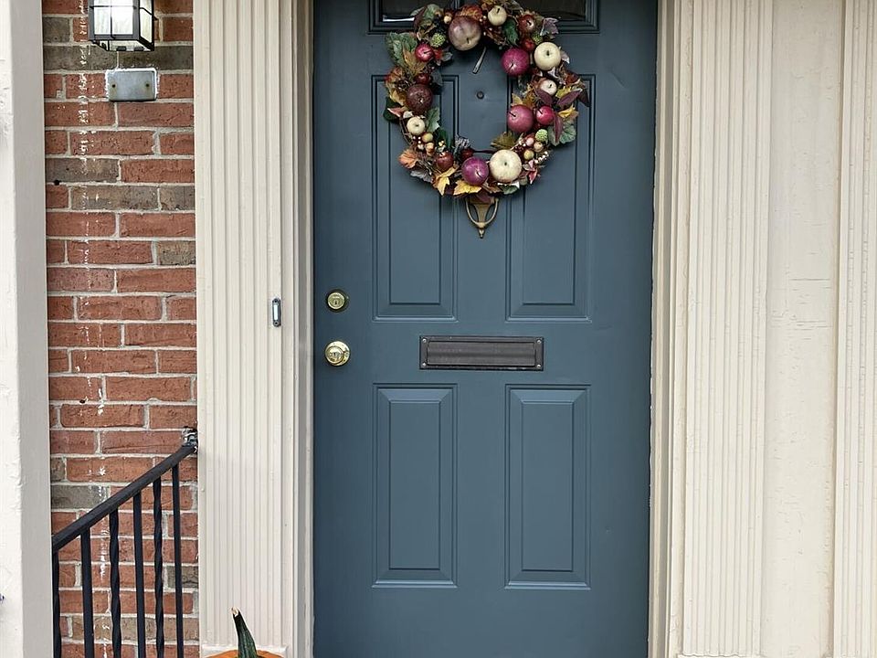 1st image of 7 Creekwood Sq