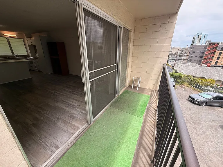 1099 Green St #309 — Photo 9