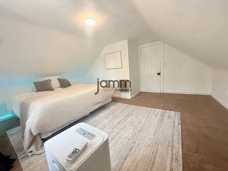 1695 Glenmont Loft — Photo 5