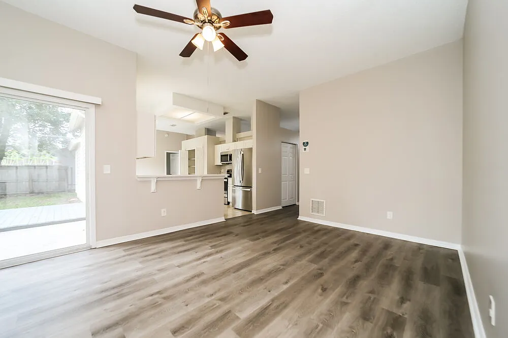 3 bed, 2.0 bath, 1742 sqft, $1,920 — Photo 4
