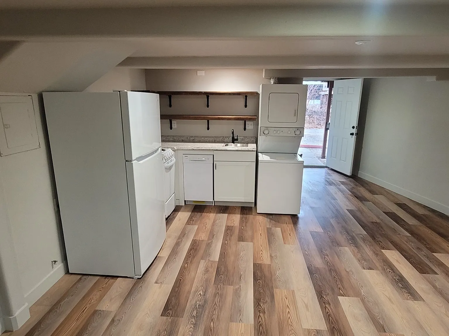 Studio, 1.0 bath, 391 sqft, $1,350 — Photo 2