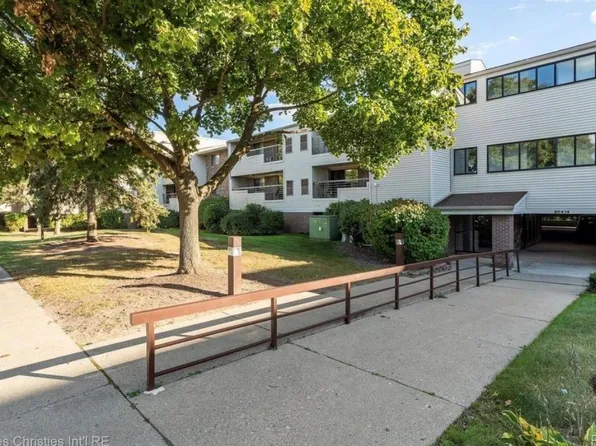 30414 Orchard Lake Rd Unit 13, Farmington Hills, MI 48334