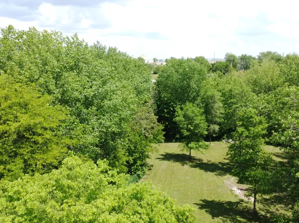 2 E Clay St, El Paso, IL 61738