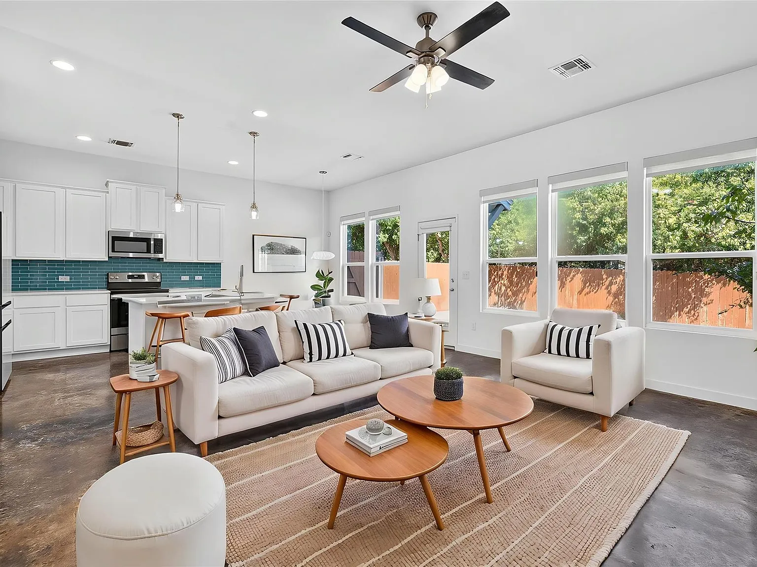 3 bed, 2.5 bath, 1794 sqft, $2,250 — Photo 2
